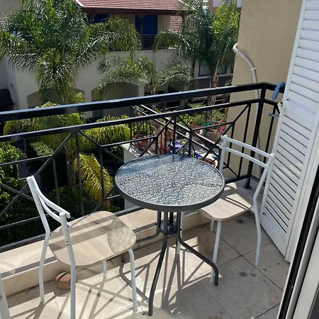 Side Apartment *